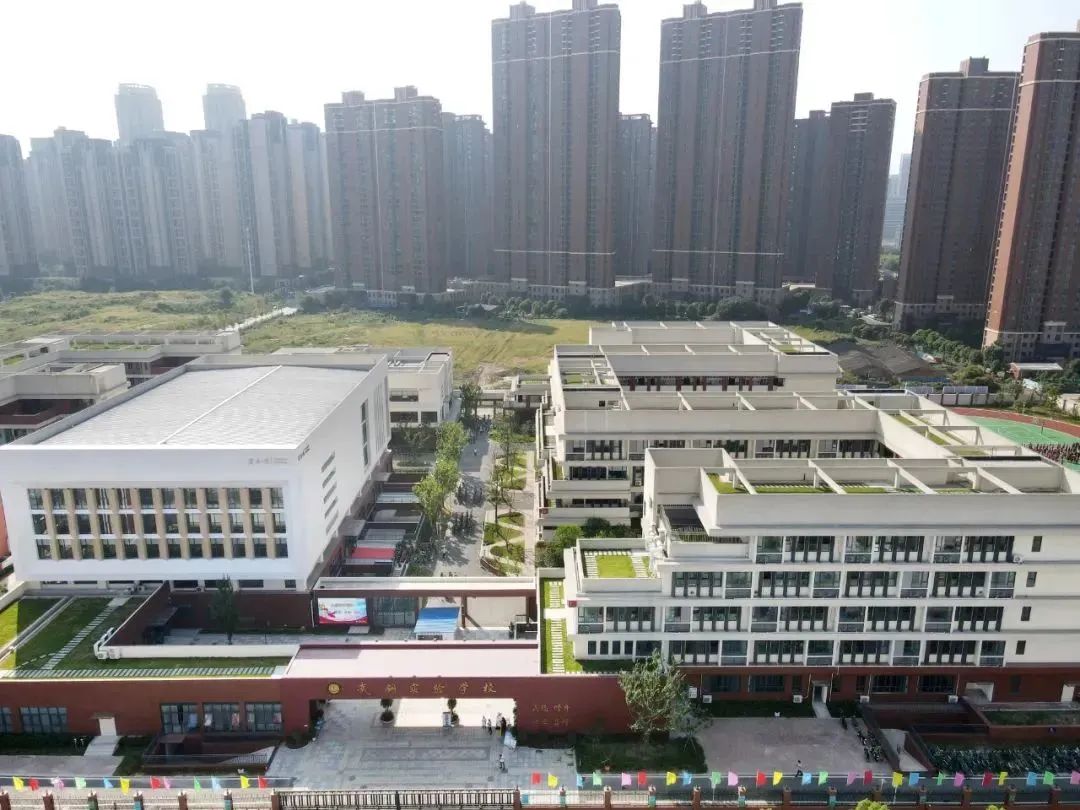 武钢实验中学是私立还是公立学校？中考成绩怎么样？