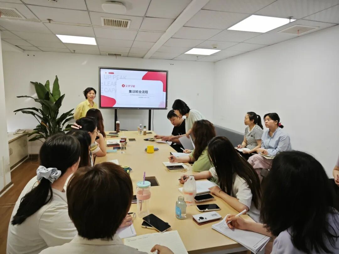 1781574079228478.jpg 师资精研,聚力提分!尖锋教育双三集训专项培训 + 初三规划讲座